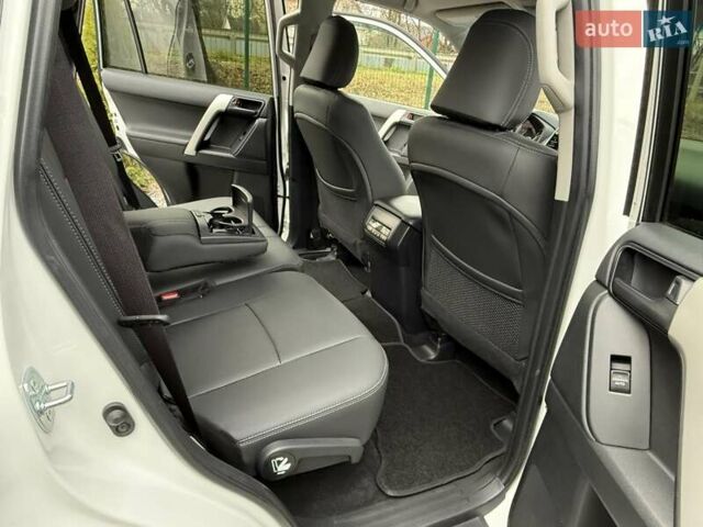 Белый Тойота Ленд Крузер Прадо, объемом двигателя 2.76 л и пробегом 141 тыс. км за 38500 $, фото 34 на Automoto.ua