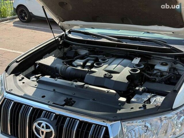 Белый Тойота Ленд Крузер Прадо, объемом двигателя 4 л и пробегом 119 тыс. км за 34950 $, фото 27 на Automoto.ua