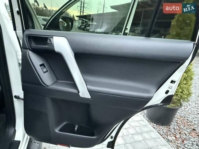 Белый Тойота Ленд Крузер Прадо, объемом двигателя 4 л и пробегом 79 тыс. км за 38700 $, фото 64 на Automoto.ua