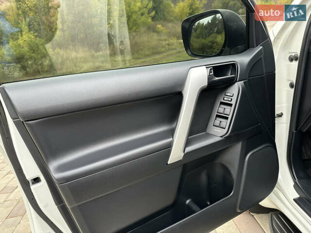 Белый Тойота Ленд Крузер Прадо, объемом двигателя 3.96 л и пробегом 131 тыс. км за 39900 $, фото 26 на Automoto.ua