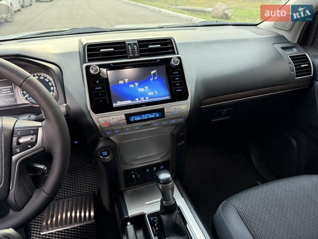 Белый Тойота Ленд Крузер Прадо, объемом двигателя 4 л и пробегом 175 тыс. км за 33500 $, фото 18 на Automoto.ua