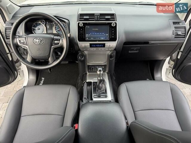 Белый Тойота Ленд Крузер Прадо, объемом двигателя 2.76 л и пробегом 141 тыс. км за 38500 $, фото 26 на Automoto.ua