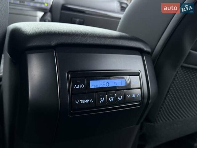 Белый Тойота Ленд Крузер Прадо, объемом двигателя 4 л и пробегом 79 тыс. км за 38700 $, фото 49 на Automoto.ua