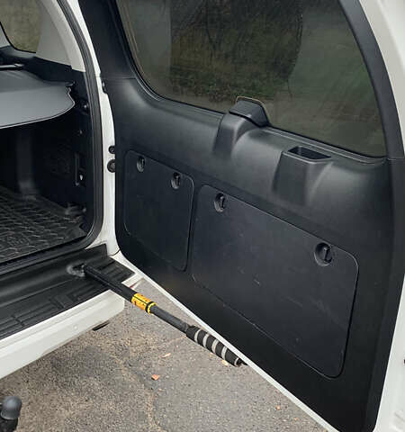 Белый Тойота Ленд Крузер Прадо, объемом двигателя 3.96 л и пробегом 71 тыс. км за 49999 $, фото 19 на Automoto.ua