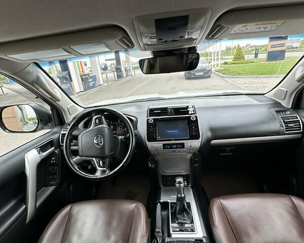 Белый Тойота Ленд Крузер Прадо, объемом двигателя 2.76 л и пробегом 127 тыс. км за 40999 $, фото 6 на Automoto.ua