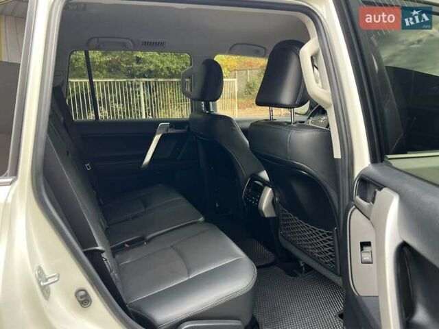Белый Тойота Ленд Крузер Прадо, объемом двигателя 3.96 л и пробегом 103 тыс. км за 39500 $, фото 37 на Automoto.ua