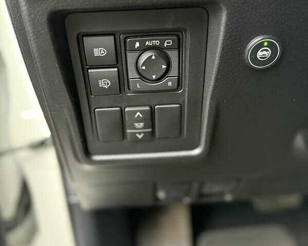 Белый Тойота Ленд Крузер Прадо, объемом двигателя 4 л и пробегом 64 тыс. км за 42900 $, фото 12 на Automoto.ua