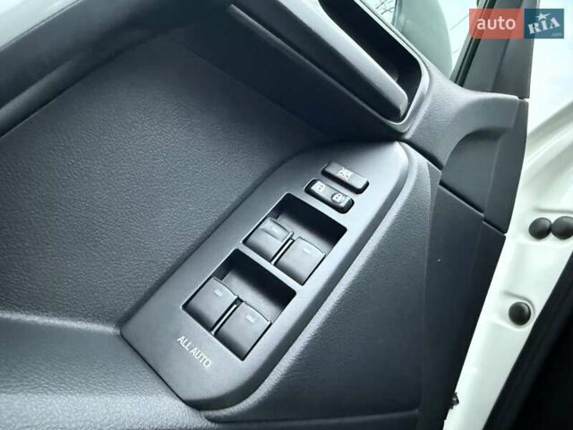 Белый Тойота Ленд Крузер Прадо, объемом двигателя 4 л и пробегом 79 тыс. км за 38700 $, фото 63 на Automoto.ua