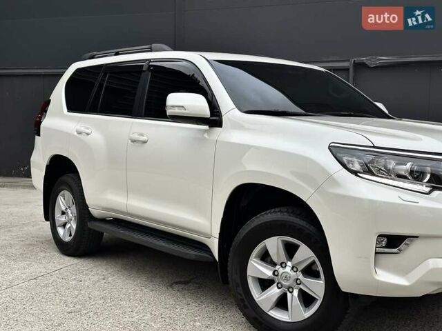 Белый Тойота Ленд Крузер Прадо, объемом двигателя 4 л и пробегом 119 тыс. км за 35450 $, фото 22 на Automoto.ua
