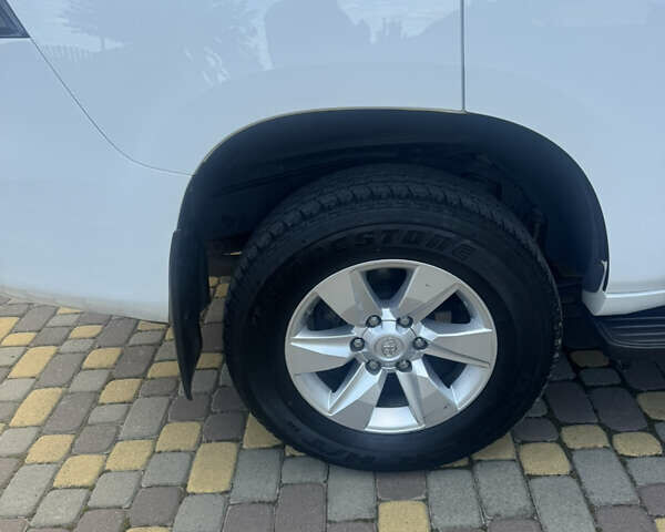 Білий Тойота Ленд Крузер Прадо, об'ємом двигуна 2.76 л та пробігом 141 тис. км за 36300 $, фото 6 на Automoto.ua