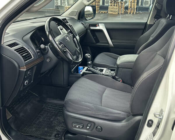 Белый Тойота Ленд Крузер Прадо, объемом двигателя 3.96 л и пробегом 165 тыс. км за 39200 $, фото 8 на Automoto.ua