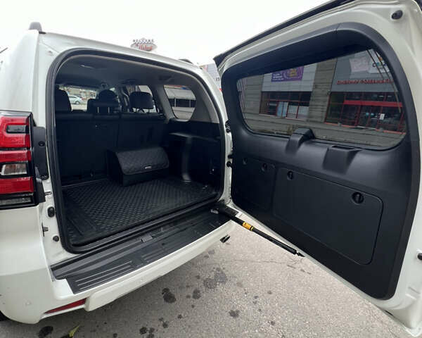 Білий Тойота Ленд Крузер Прадо, об'ємом двигуна 2.75 л та пробігом 243 тис. км за 38000 $, фото 14 на Automoto.ua