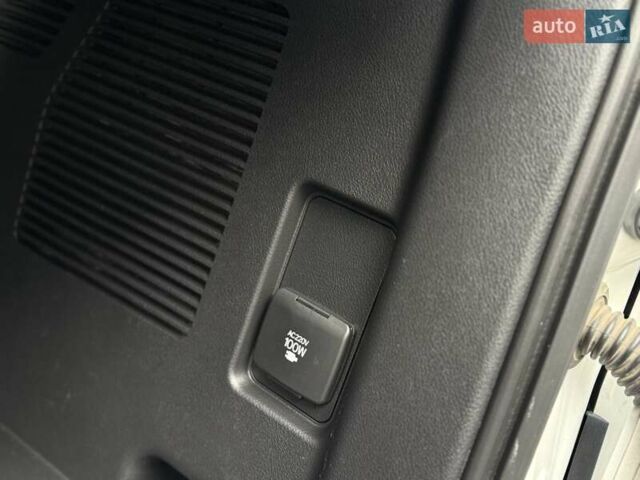 Белый Тойота Ленд Крузер Прадо, объемом двигателя 2.76 л и пробегом 141 тыс. км за 38500 $, фото 62 на Automoto.ua