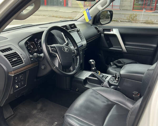 Білий Тойота Ленд Крузер Прадо, об'ємом двигуна 2.75 л та пробігом 243 тис. км за 38000 $, фото 12 на Automoto.ua
