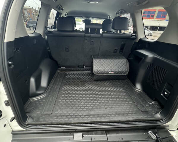 Білий Тойота Ленд Крузер Прадо, об'ємом двигуна 2.75 л та пробігом 243 тис. км за 38000 $, фото 15 на Automoto.ua