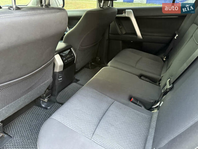 Белый Тойота Ленд Крузер Прадо, объемом двигателя 4 л и пробегом 175 тыс. км за 33500 $, фото 15 на Automoto.ua