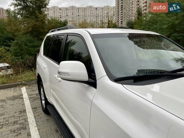 Белый Тойота Ленд Крузер Прадо, объемом двигателя 4 л и пробегом 71 тыс. км за 42900 $, фото 35 на Automoto.ua