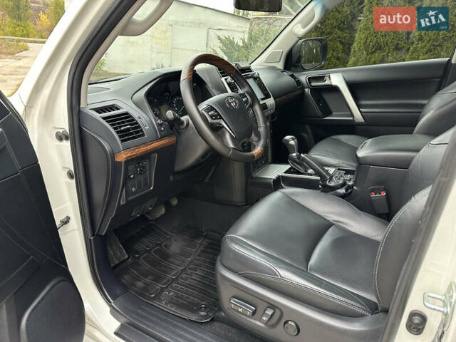 Белый Тойота Ленд Крузер Прадо, объемом двигателя 3.96 л и пробегом 131 тыс. км за 39900 $, фото 25 на Automoto.ua