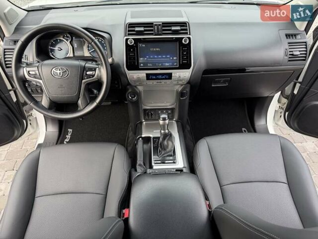 Белый Тойота Ленд Крузер Прадо, объемом двигателя 2.76 л и пробегом 141 тыс. км за 38500 $, фото 27 на Automoto.ua