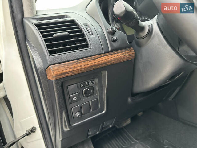 Белый Тойота Ленд Крузер Прадо, объемом двигателя 3.96 л и пробегом 131 тыс. км за 39900 $, фото 27 на Automoto.ua