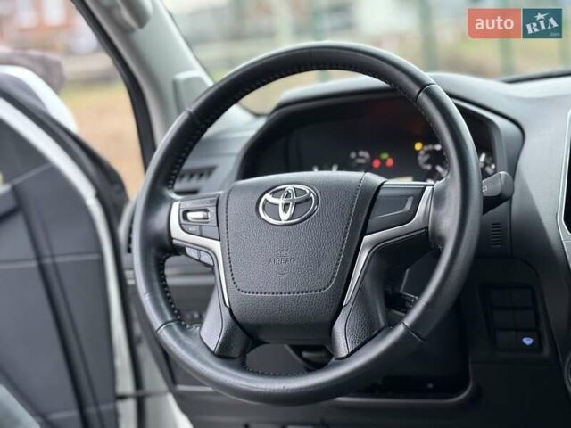 Белый Тойота Ленд Крузер Прадо, объемом двигателя 4 л и пробегом 79 тыс. км за 38700 $, фото 46 на Automoto.ua