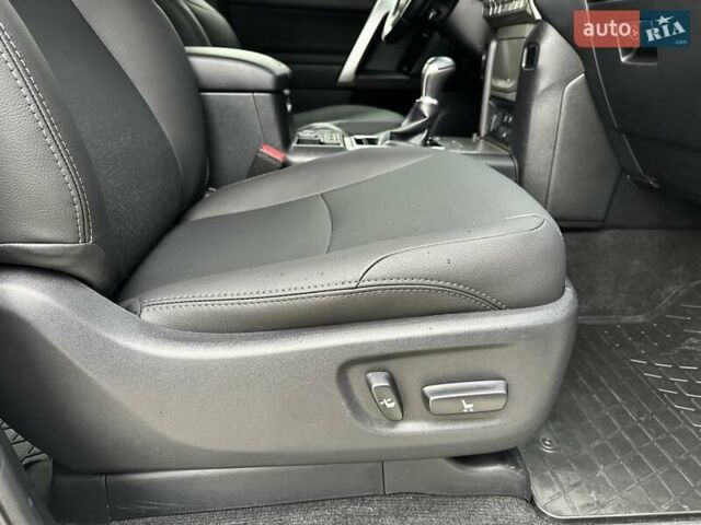 Белый Тойота Ленд Крузер Прадо, объемом двигателя 4 л и пробегом 119 тыс. км за 35450 $, фото 63 на Automoto.ua