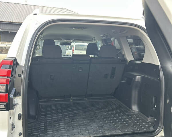 Белый Тойота Ленд Крузер Прадо, объемом двигателя 3.96 л и пробегом 165 тыс. км за 39200 $, фото 11 на Automoto.ua