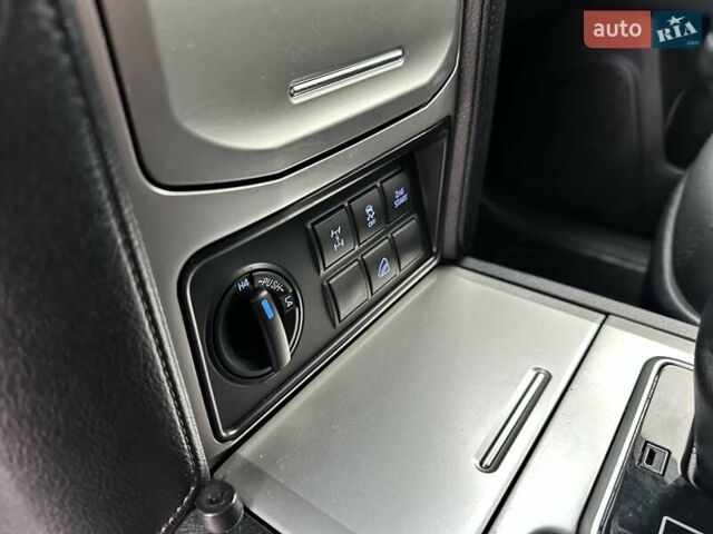 Белый Тойота Ленд Крузер Прадо, объемом двигателя 4 л и пробегом 119 тыс. км за 35450 $, фото 86 на Automoto.ua