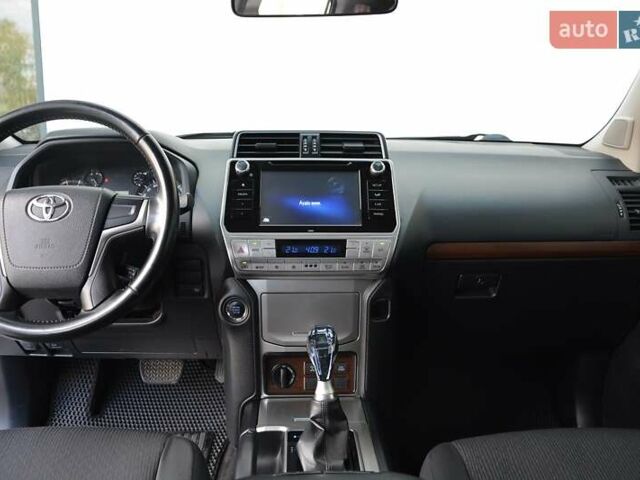 Белый Тойота Ленд Крузер Прадо, объемом двигателя 4 л и пробегом 140 тыс. км за 36500 $, фото 5 на Automoto.ua