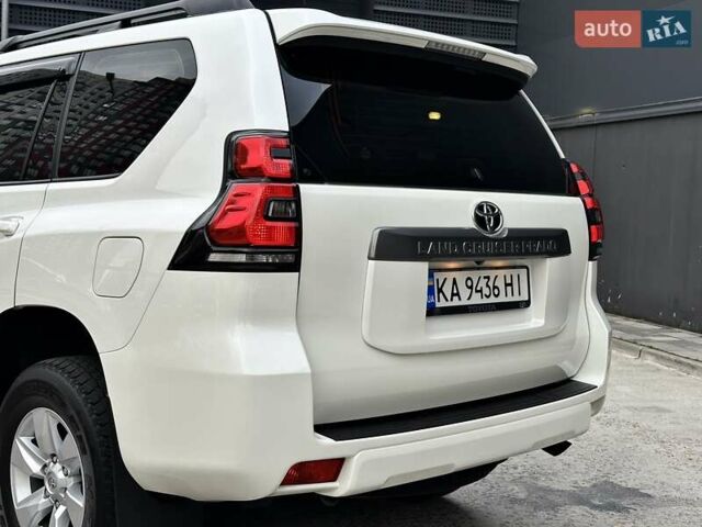 Белый Тойота Ленд Крузер Прадо, объемом двигателя 4 л и пробегом 119 тыс. км за 35450 $, фото 17 на Automoto.ua