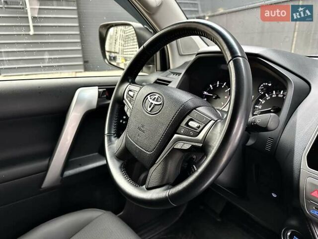 Белый Тойота Ленд Крузер Прадо, объемом двигателя 4 л и пробегом 119 тыс. км за 35450 $, фото 67 на Automoto.ua