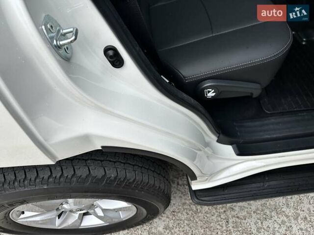 Белый Тойота Ленд Крузер Прадо, объемом двигателя 4 л и пробегом 119 тыс. км за 35450 $, фото 73 на Automoto.ua