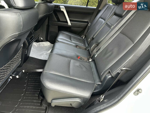 Белый Тойота Ленд Крузер Прадо, объемом двигателя 3.96 л и пробегом 131 тыс. км за 39900 $, фото 33 на Automoto.ua