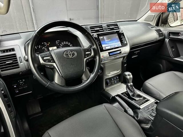 Белый Тойота Ленд Крузер Прадо, объемом двигателя 4 л и пробегом 119 тыс. км за 35450 $, фото 57 на Automoto.ua