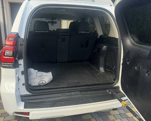 Білий Тойота Ленд Крузер Прадо, об'ємом двигуна 2.76 л та пробігом 141 тис. км за 36300 $, фото 2 на Automoto.ua