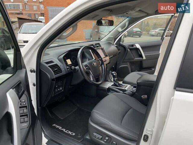 Белый Тойота Ленд Крузер Прадо, объемом двигателя 4 л и пробегом 69 тыс. км за 39900 $, фото 8 на Automoto.ua