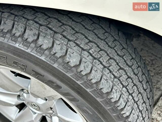 Белый Тойота Ленд Крузер Прадо, объемом двигателя 4 л и пробегом 119 тыс. км за 35450 $, фото 11 на Automoto.ua