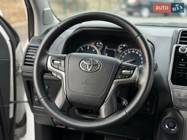 Белый Тойота Ленд Крузер Прадо, объемом двигателя 2.76 л и пробегом 141 тыс. км за 38500 $, фото 39 на Automoto.ua