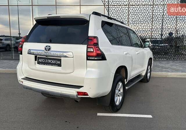 Білий Тойота Ленд Крузер Прадо, об'ємом двигуна 4 л та пробігом 90 тис. км за 39604 $, фото 11 на Automoto.ua