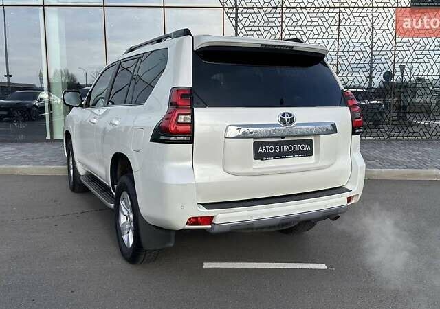 Білий Тойота Ленд Крузер Прадо, об'ємом двигуна 4 л та пробігом 90 тис. км за 39604 $, фото 10 на Automoto.ua