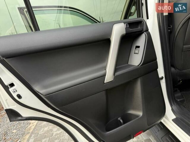 Белый Тойота Ленд Крузер Прадо, объемом двигателя 2.76 л и пробегом 141 тыс. км за 38500 $, фото 57 на Automoto.ua