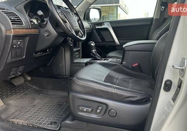 Білий Тойота Ленд Крузер Прадо, об'ємом двигуна 4 л та пробігом 90 тис. км за 39604 $, фото 15 на Automoto.ua