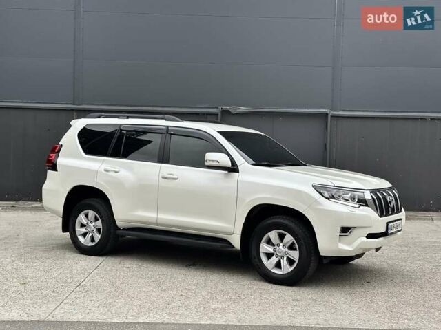 Белый Тойота Ленд Крузер Прадо, объемом двигателя 4 л и пробегом 119 тыс. км за 35450 $, фото 31 на Automoto.ua