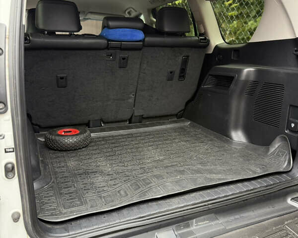 Белый Тойота Ленд Крузер Прадо, объемом двигателя 3.96 л и пробегом 140 тыс. км за 37500 $, фото 5 на Automoto.ua