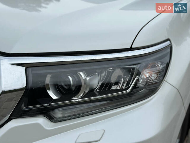 Белый Тойота Ленд Крузер Прадо, объемом двигателя 3.96 л и пробегом 131 тыс. км за 39900 $, фото 20 на Automoto.ua