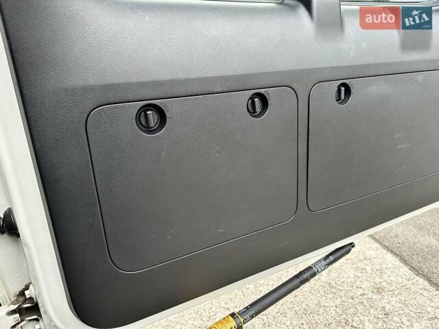 Белый Тойота Ленд Крузер Прадо, объемом двигателя 4 л и пробегом 119 тыс. км за 35450 $, фото 82 на Automoto.ua