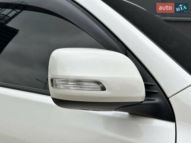 Белый Тойота Ленд Крузер Прадо, объемом двигателя 4 л и пробегом 119 тыс. км за 35450 $, фото 24 на Automoto.ua