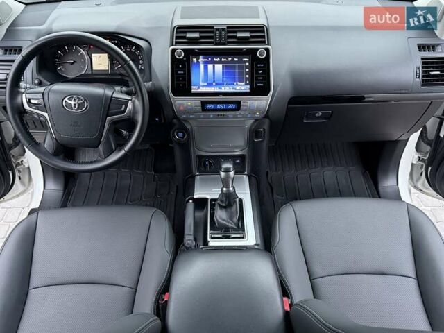 Белый Тойота Ленд Крузер Прадо, объемом двигателя 4 л и пробегом 79 тыс. км за 38700 $, фото 35 на Automoto.ua