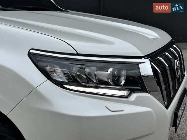 Белый Тойота Ленд Крузер Прадо, объемом двигателя 4 л и пробегом 119 тыс. км за 35450 $, фото 27 на Automoto.ua