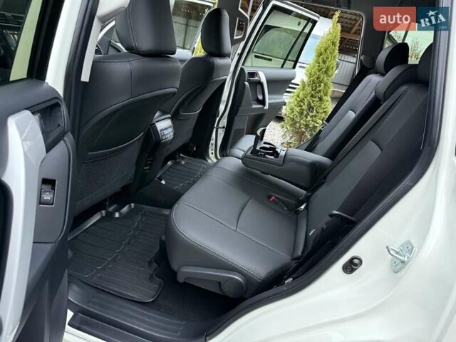 Белый Тойота Ленд Крузер Прадо, объемом двигателя 4 л и пробегом 79 тыс. км за 38700 $, фото 43 на Automoto.ua